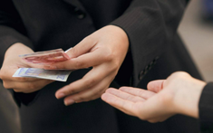 Cho anh trai vay 300 triệu, sau 5 năm, tôi nhận được một bài học lớn về việc xé lẻ tiền là "giết chết" những dự định