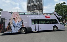 Cơn sốt check-in “bắt gặp Rosé ở Việt Nam” đến săn lùng “chiếc quần jeans Levi’s”