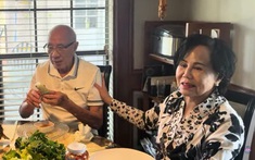 Danh ca Thanh Tuyền: "Ra sân khấu, hỏi chồng tôi là ai tôi cũng không biết"