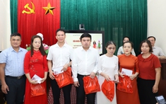 Âm nhạc xóa nhòa mọi khoảng cách - Những tâm hồn sáng mãi giữa không gian "trải nghiệm bóng tối"