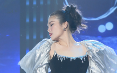 Nữ ca sĩ bỏ việc văn phòng đi hát: "Sáng ngủ dậy, tôi lên cơn sốt cao"