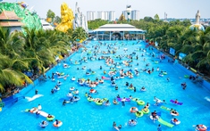 Suối Tiên hút khách dịp lễ với 1.000 vé miễn phí và 10.000 phần gạo lộc