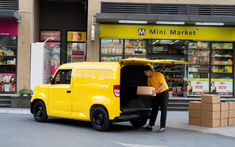 Tiểu thương chấm điểm 10 cho VinFast EC Van vì xe gọn, thùng rộng, chạy cả ngày không tốn tiền nhiên liệu