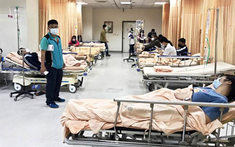 58 người sốt cao, tiêu chảy nhập viện cấp cứu, thủ phạm đến từ 1 thứ trong bếp mọi gia đình, rửa đi rửa lại vẫn đầy vi khuẩn