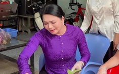 Nữ NSƯT giàu có: "Tôi dời vé lại, khỏi bay về Mỹ luôn"