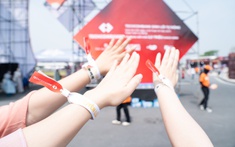 Kim chủ quốc dân Techcombank chiều “Gai Con” hết mực, xoa dịu hội chứng hậu concert