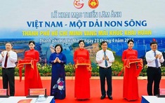 Thành phố Hồ Chí Minh rực rỡ cờ hoa, khai mạc chuỗi triển lãm ảnh “Việt Nam – một dải non sông”