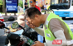 Muỗi bay vào mắt, người đàn ông suýt mù 1 bên mắt: Bác sĩ cảnh báo sai lầm nhiều người mắc phải