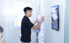 Gia đình hào hứng trải nghiệm chăm sóc sức khoẻ thông minh tại Trạm Công dân số