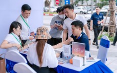 VinFast mang dải ô tô điện đến Nghệ An, VF 6 thành tâm điểm hút khách tại “Hào khí sông Lam”