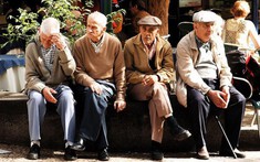 Một số giải pháp thích ứng với già hóa dân số tại Việt Nam