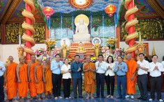 Chủ tịch Hội đồng Dân tộc Quốc hội thăm, chúc mừng đồng bào Khơ me nhân Tết Chôl Chnăm Thmây