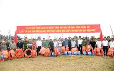 Bộ Tư lệnh Vùng Cảnh sát biển 1 đồng hành với ngư dân Ninh Bình