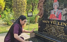 Nữ NSƯT từ Hà Nội về, sáng sớm vội ra mộ Vũ Linh gấp, nói 1 điều