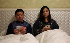 Có lẽ tôi là người vợ duy nhất nhận lương chồng theo kiểu này, vừa đủ tiền tiêu lại vừa thêm chuyện để cười mỗi ngày