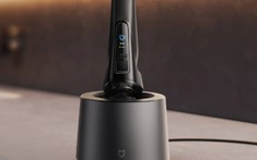 Xiaomi ra máy cạo râu có đế tự khử khuẩn, pin dùng được 95 ngày