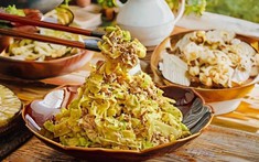Thời tiết mùa hè nắng nóng, chỉ cần 10 phút là có món ăn với hương vị giòn mát cực ngon!