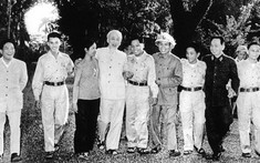 Sắt son một lòng hướng về Bác