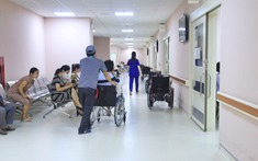 Suốt 6 năm gửi con cho ông bà ngoại nuôi không mất đồng nào, đến lúc bố tôi nằm viện, chồng lại nói một câu khiến tôi nghẹn đắng