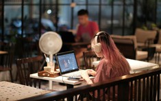 Nghịch lý của người trẻ: Thạo AI nhưng chọn mạng vẫn phải "xin vía" người quen