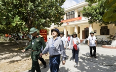 Ra Trường Sa, Thứ trưởng Bộ Y tế bất ngờ khi thấy điều này trên hầu hết các đảo
