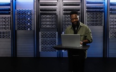 Dell tung loạt công nghệ mới cho trung tâm dữ liệu AI: Có cả server “1 máy thay 13 máy”, lưu trữ 5,8 petabyte trong thân máy 3U