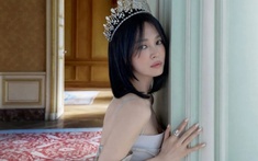 Song Hye Kyo bị réo tên vì visual “ngái ngủ” trên bìa Vogue, nhưng zoom kỹ mới thấy đang đội vương miện trăm năm