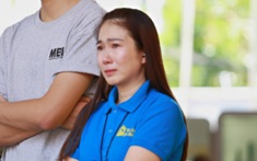 Nữ MC nổi danh bật khóc nói thẳng: "Tôi hi vọng anh suy nghĩ lại"