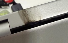 MacBook Pro M5 mới mua 2 ngày đã "chết", tia lửa bắn ra từ bản lề