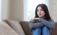 Bạn thân mượn tiền 3 lần không trả, lần thứ 4 tôi đã làm điều mà đến giờ vẫn không biết đúng hay sai