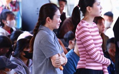 Nữ MC nổi tiếng miền Nam phải bấm tay, siết chặt cơ thể: "Tôi day dứt vô cùng"
