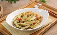 Món ăn được nấu từ nguyên liệu này chỉ cần xào sơ qua thôi mà ai thử là cứ gắp liên tục, càng ăn càng thấy ngon