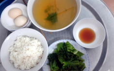 Vợ chồng lương 23 triệu nhưng mỗi tháng chỉ tiêu 5 triệu, mẹ chồng lên thăm nhìn mâm cơm liền nổi giận: "Tiết kiệm kiểu này rồi có ngày trả giá"