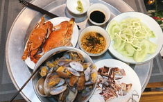 Vợ đột nhiên cho chồng con ăn toàn món sang, tối nào cũng rủ đi chơi, đến khi mẹ vợ vô tình tiết lộ sự thật mà tôi cạn lời