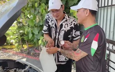 "Nghệ sĩ qua Mỹ là thế đó, phải tự làm hết, không ai phục vụ"