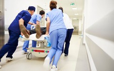 Thói quen phổ biến của nhiều đàn ông Việt đẩy người 45 tuổi vào cơn xuất huyết não nguy kịch