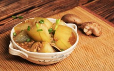 Rất rẻ, bí đao là lựa chọn tốt nhất cho bữa cơm mùa hè: 4 món ngon lại nấu nhanh, có món giúp giảm cân, đẹp da