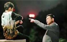 4 điều cha mẹ EQ thấp hay làm lúc chờ điểm thi của con