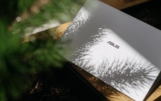 Vì sao laptop ExpertBook Ultra có mức giá 100 triệu?