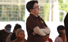 Nam NSƯT bật khóc nói thẳng: "Tôi không muốn làm chương trình này nữa, không thể chịu nổi"