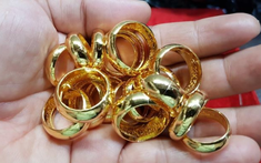 Mua vàng đừng chỉ nhìn giá