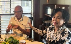 Danh ca Thanh Tuyền: "Mỗi sáng tôi đi làm, ông xã phải ẵm tôi ra xe"