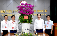 Cựu sinh viên chúc mừng Học viện Báo chí và Tuyên truyền nhân Ngày Báo chí Cách mạng Việt Nam