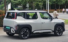 Ảnh thực tế Kia Syros EV mới: Nhỏ hơn Sonet, chạy được 500km/sạc, dùng 3 màn hình cảm ứng trong nội thất