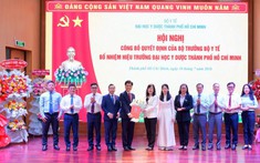 Bộ trưởng Bộ Y tế trao quyết định bổ nhiệm Hiệu trưởng Đại học Y Dược Thành phố Hồ Chí Minh đối với GS.TS. Trần Diệp Tuấn