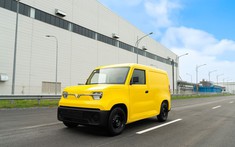 VinFast EC Van được hộ kinh doanh khen hết lời: Chở hàng khỏe, luồn ngõ vô tư
