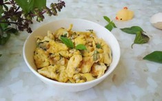 Vẫn là món trứng chiên nhưng cho thêm nắm lá này thái nhỏ, hương vị nâng tầm, thơm nức mũi và ngon vô cùng