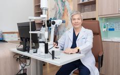 Cận nhẹ vẫn có thể bị từ chối mổ laser: BS. Bùi Tiến Hùng lý giải điều người trẻ cần biết