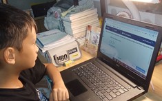 Từ vùng cao đến đồng bằng, học sinh Việt Nam đang học theo cách của riêng mình trong mùa hè