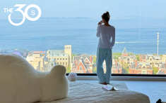 Vì sao người 30s chi 7 tỷ để ở nhà có “bức tường kính”?